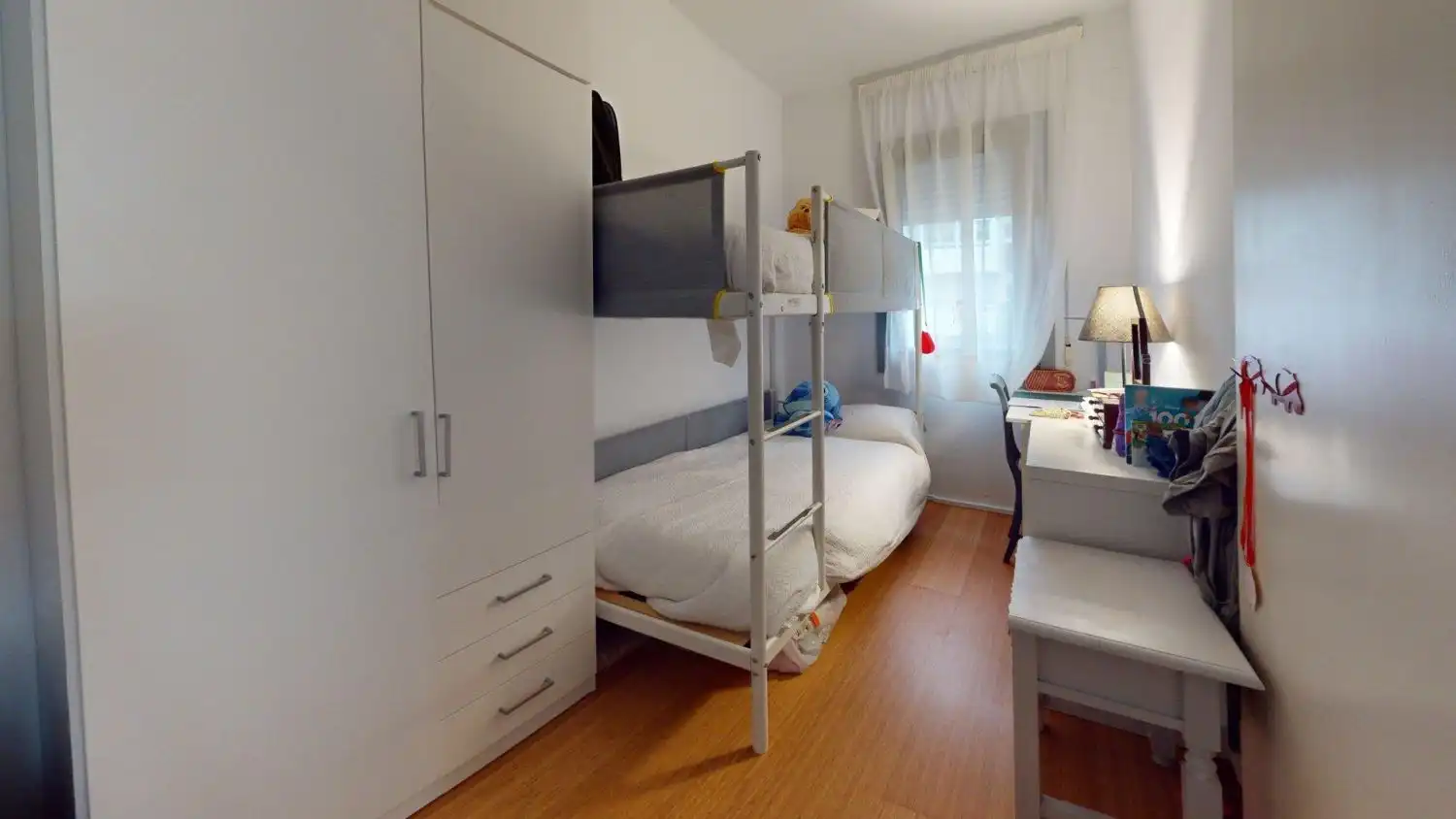 Bedroom of Flat for sale in Sevilla  with Air Conditioner, Heating and Terrace