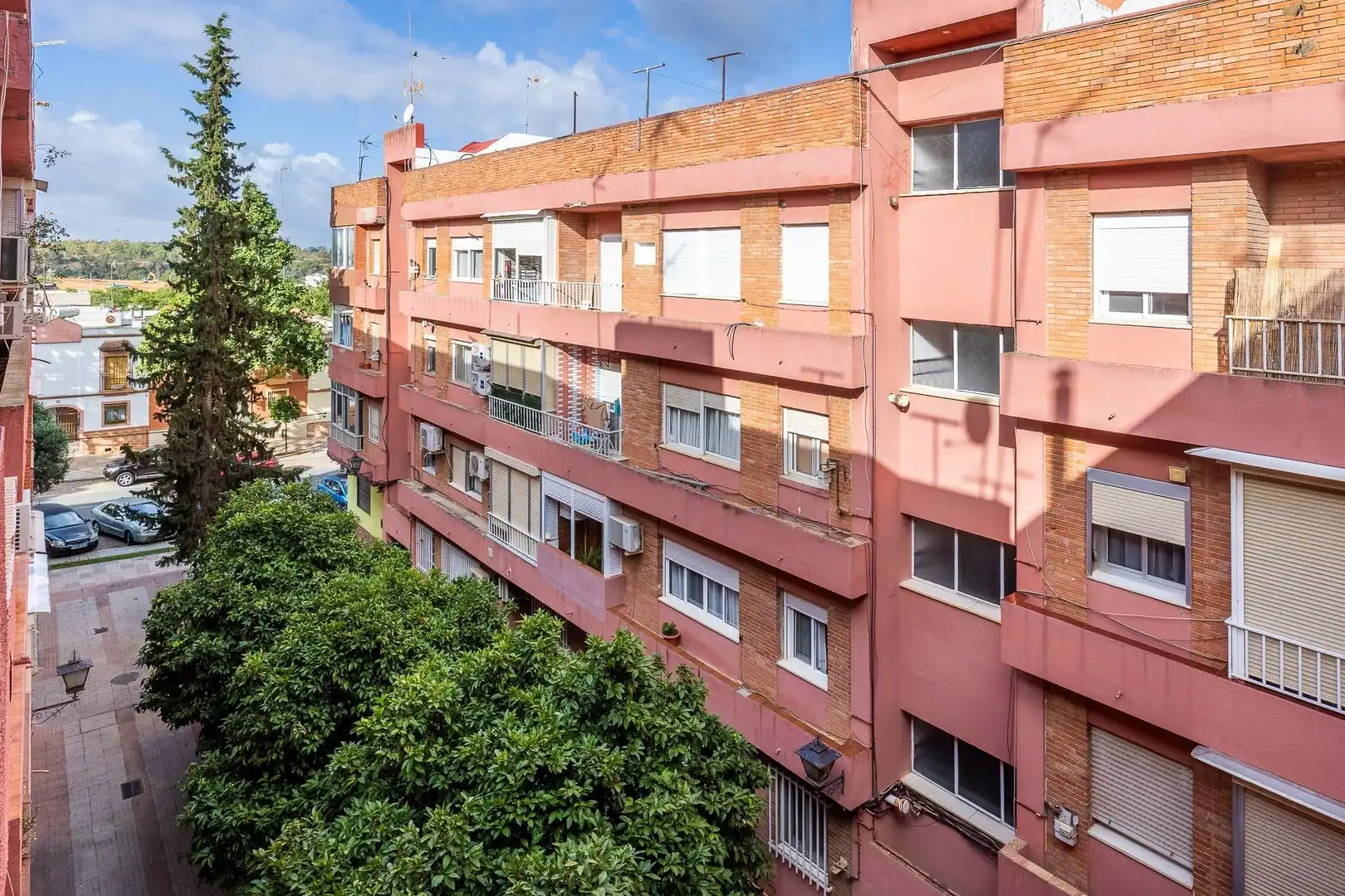 Vista exterior de Piso en venta en Alcalá de Guadaira con Balcón
