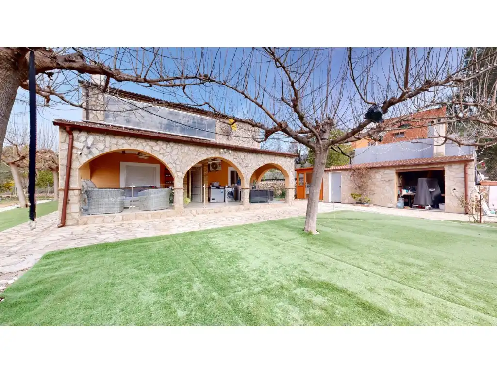 Vista exterior de Casa o xalet en venda en Vilafamés amb Terrassa, Piscina i Balcó