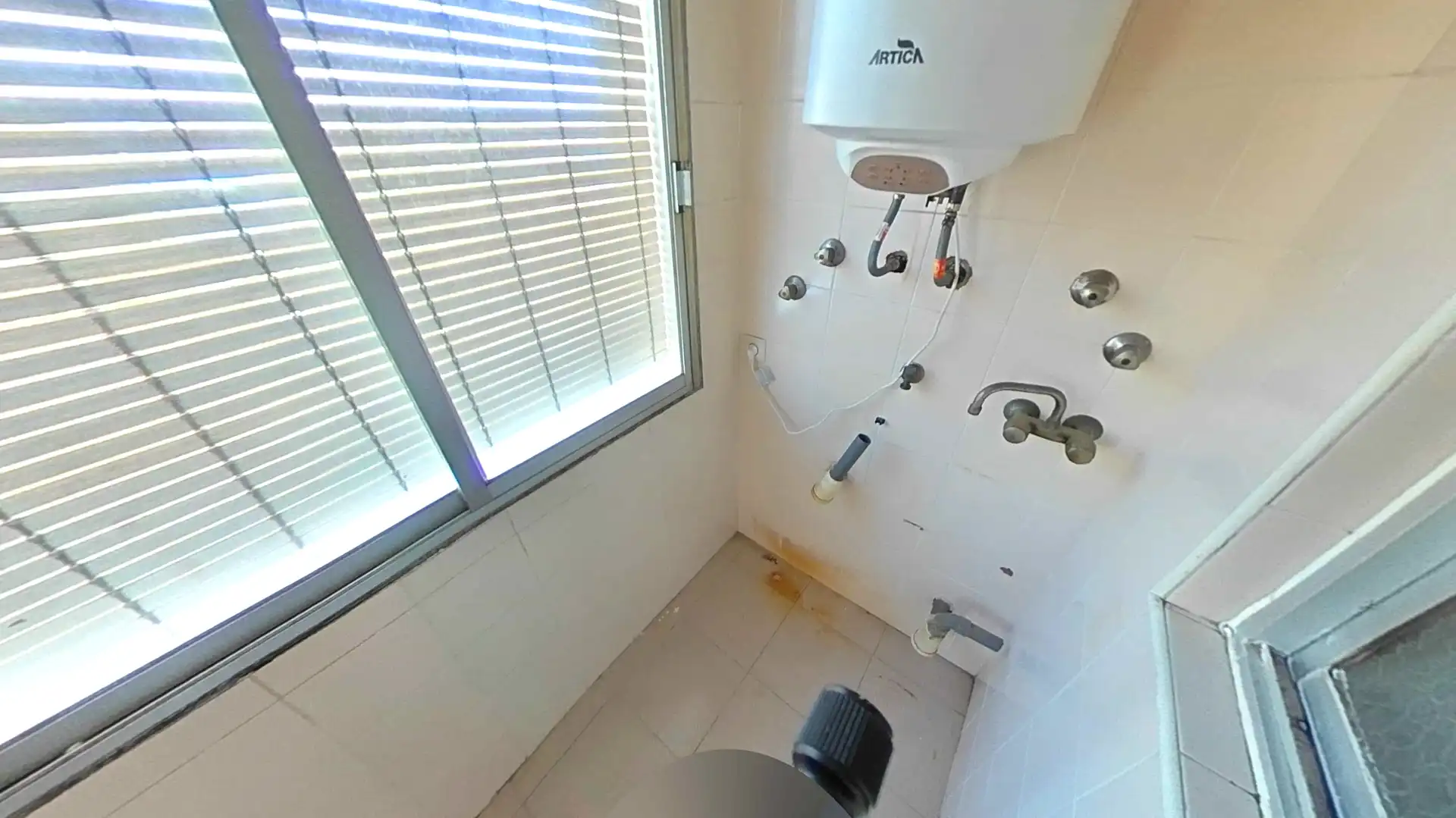Badezimmer von Wohnung zum Verkauf in Almería mit Klimaanlage und Ofen