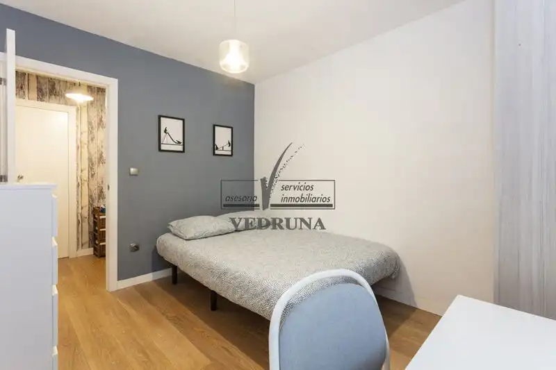 Schlafzimmer von Wohnung zur Miete in Zaragoza mit Heizung, Ofen und Waschmaschine