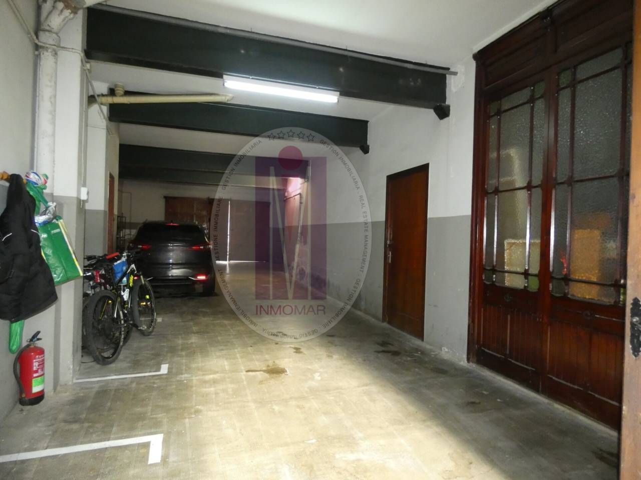 Aparcament de Edifici en venda en Cornellà de Llobregat