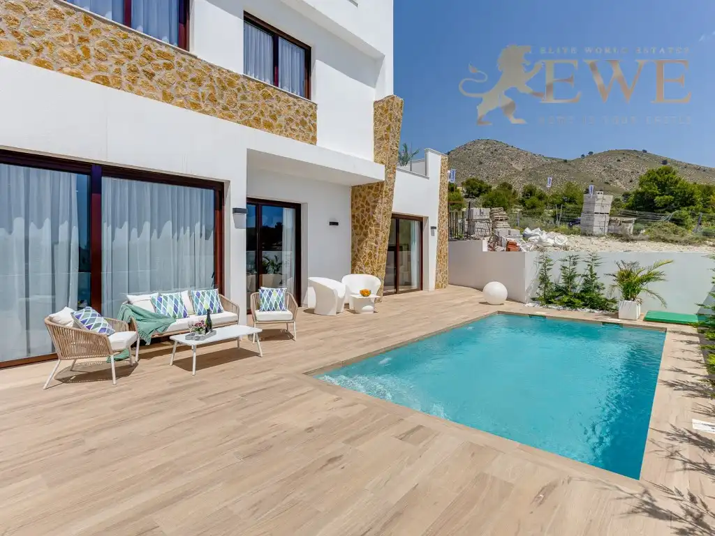 Villa mit Pool zum Verkauf in Golf Bahía, imagen 2