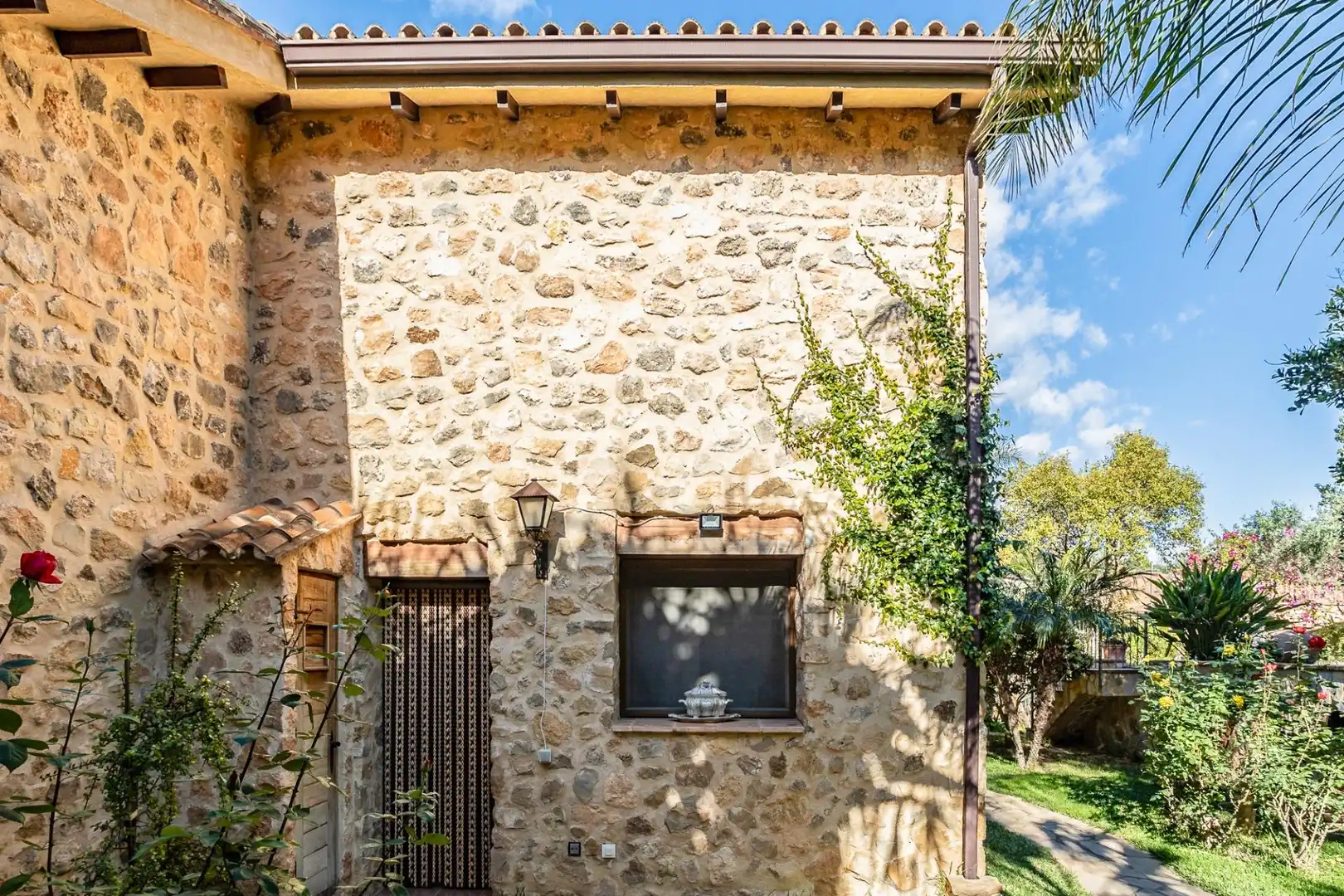 Vista exterior de Casa o xalet en venda en Pedralba amb Aire condicionat, Calefacció i Jardí privat