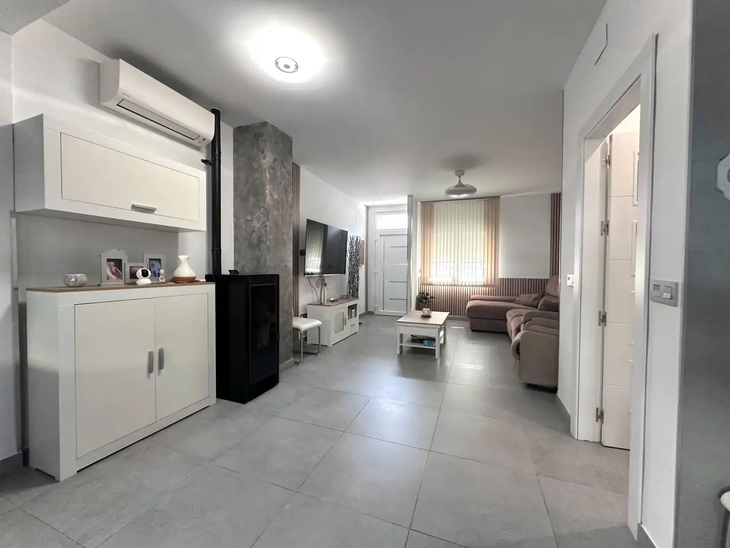 Sala de estar de Casa o chalet en venta en Churriana de la Vega con Aire acondicionado, Calefacción y Jardín privado