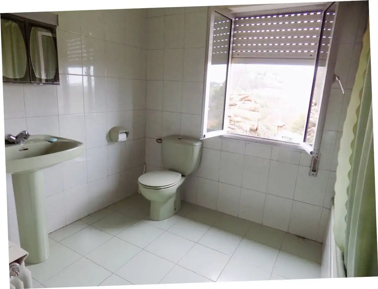 Baño de Finca rústica en venta en Salas con Calefacción, Jardín privado y Terraza