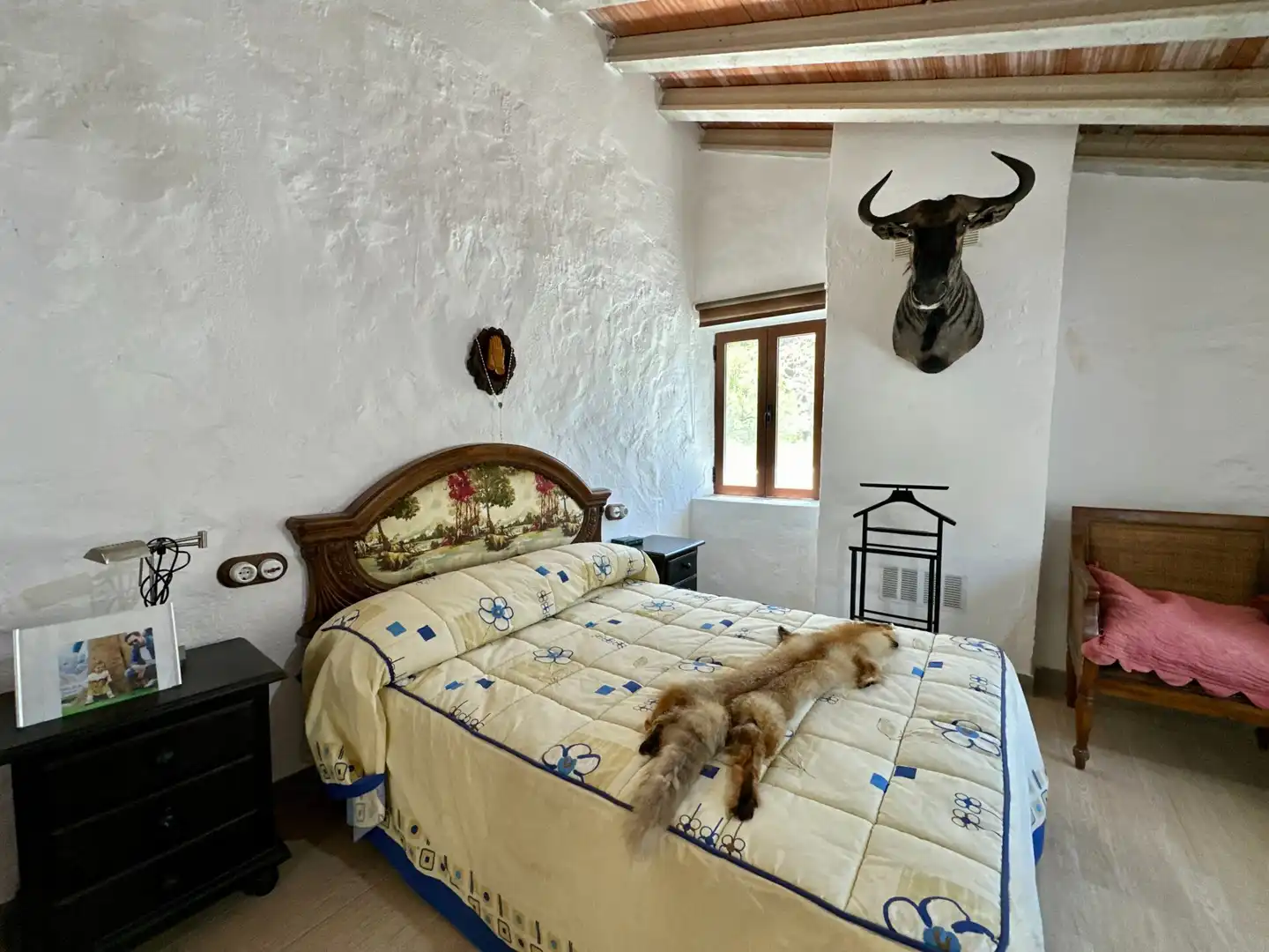 Dormitori de Finca rústica en venda en Sierro amb Aire condicionat, Calefacció i Jardí privat