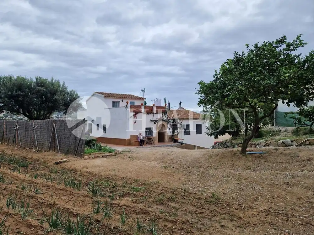 Vista exterior de Finca rústica en venda en Vilassar de Dalt amb Aire condicionat, Calefacció i Jardí privat