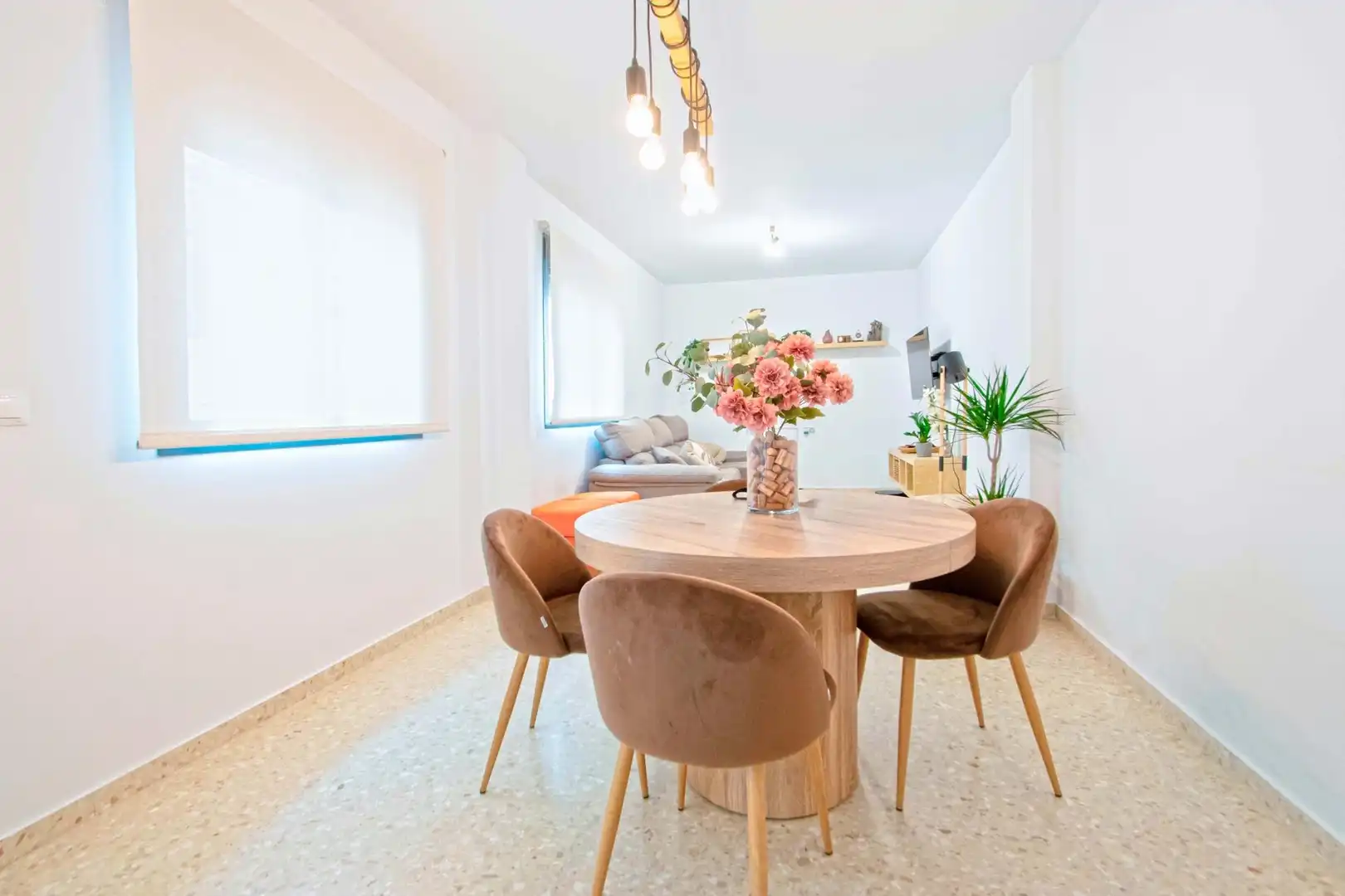 Comedor de Casa adosada en venta en Villanueva del Ariscal con Calefacción