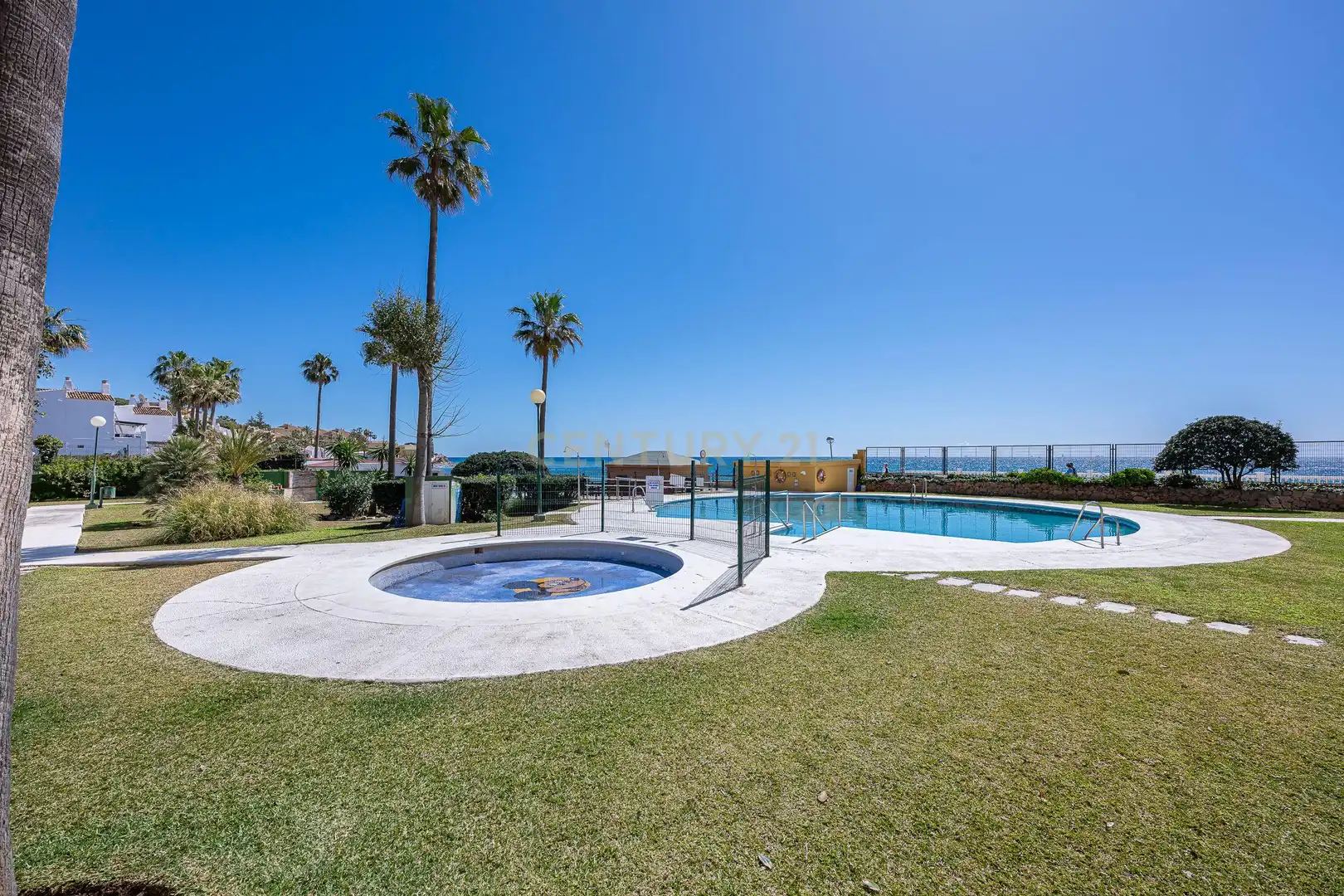 Piscina de Estudio en venta en Mijas con Jardín privado y Piscina comunitaria