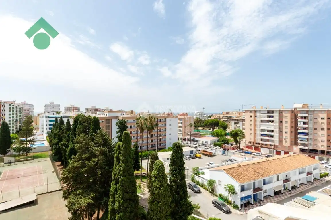 Vista exterior de Estudio en venta en Vélez-Málaga con Terraza, Amueblado y Piscina comunitaria