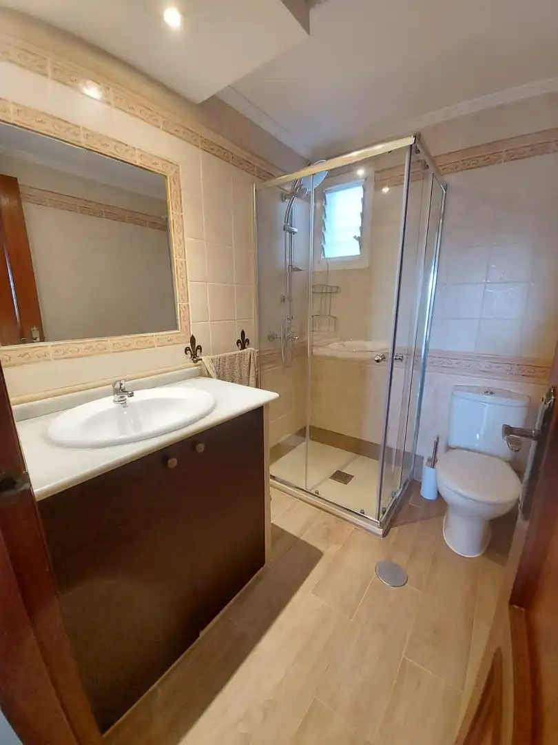 Baño de Piso en venta en Dos Hermanas con Aire acondicionado, Calefacción y Terraza