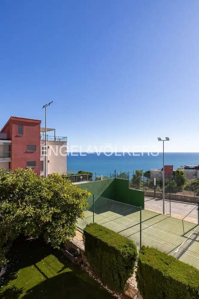 Vista exterior de Pis en venda en Oropesa del Mar / Orpesa amb Aire condicionat, Calefacció i Jardí privat