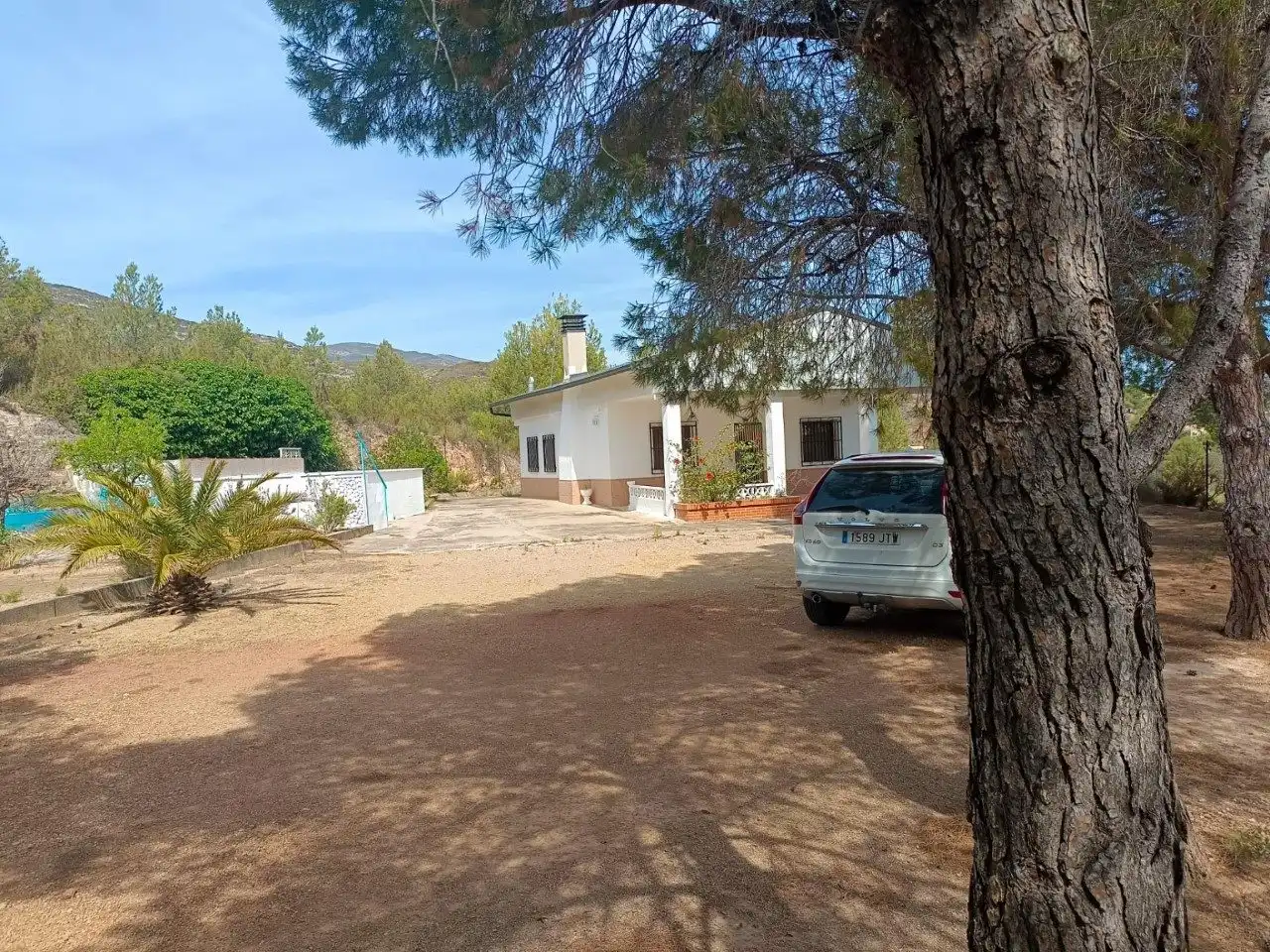 Vista exterior de Casa o xalet en venda en Chiva amb Calefacció, Jardí privat i Terrassa