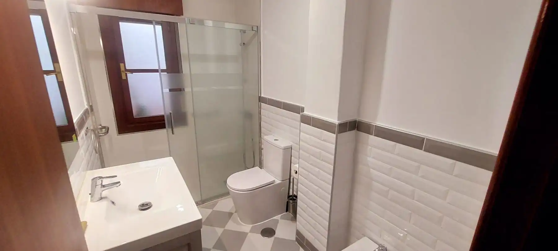 Badezimmer von Maisonette zum Verkauf in Santander mit Heizung und Abstellraum