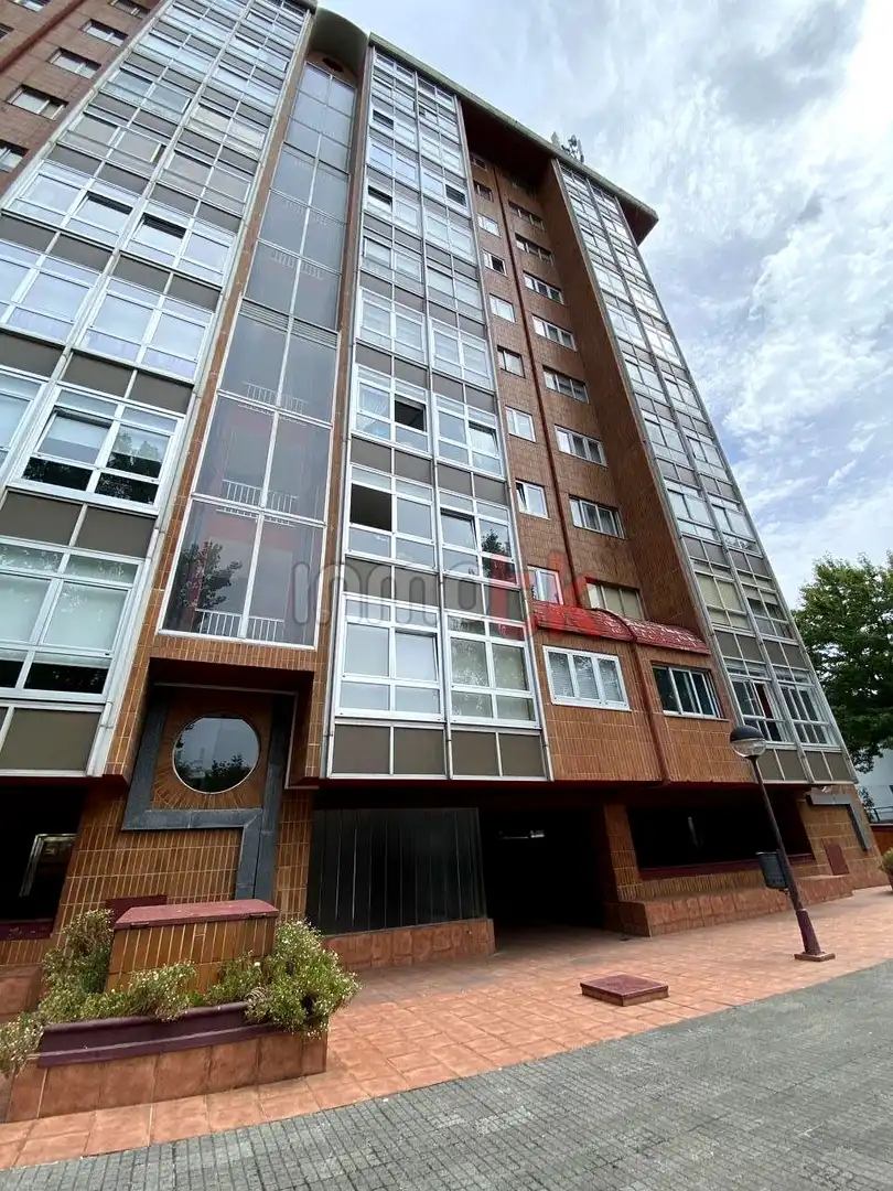 Außenansicht von Wohnung zum Verkauf in A Coruña Capital  mit Heizung und Abstellraum