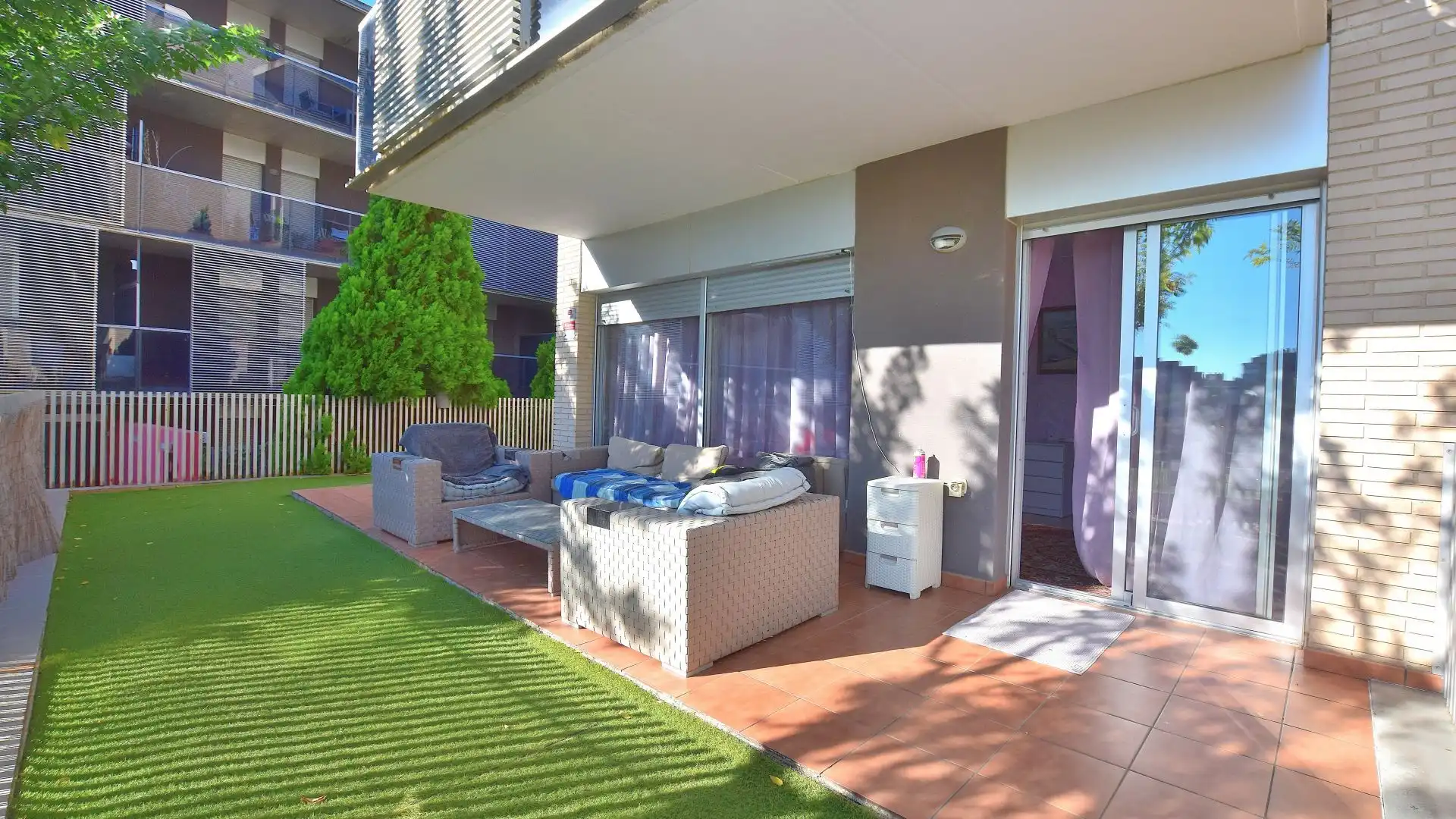 Terrasse von Wohnung zum Verkauf in Salou mit Klimaanlage, Heizung und Privatgarten