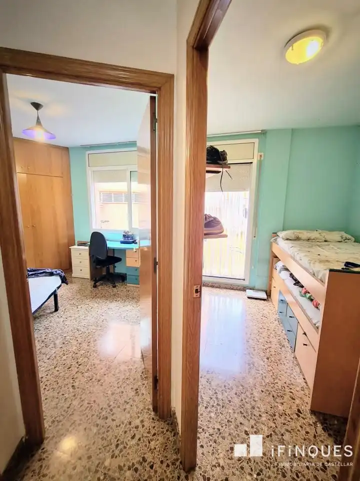 Habitación de Planta baja en venta en Castellar del Vallès con Calefacción, Terraza y Internet