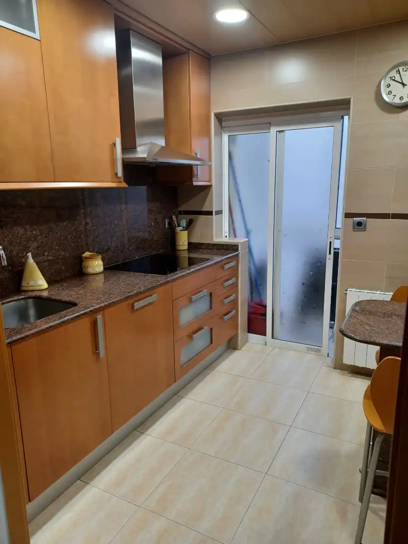 Cuina de Àtic en venda en L'Hospitalet de Llobregat amb Aire condicionat, Calefacció i Terrassa
