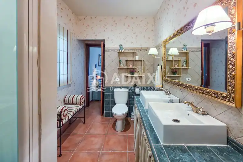 Baño de Finca rústica en venta en Úbeda con Terraza, Trastero y Balcón