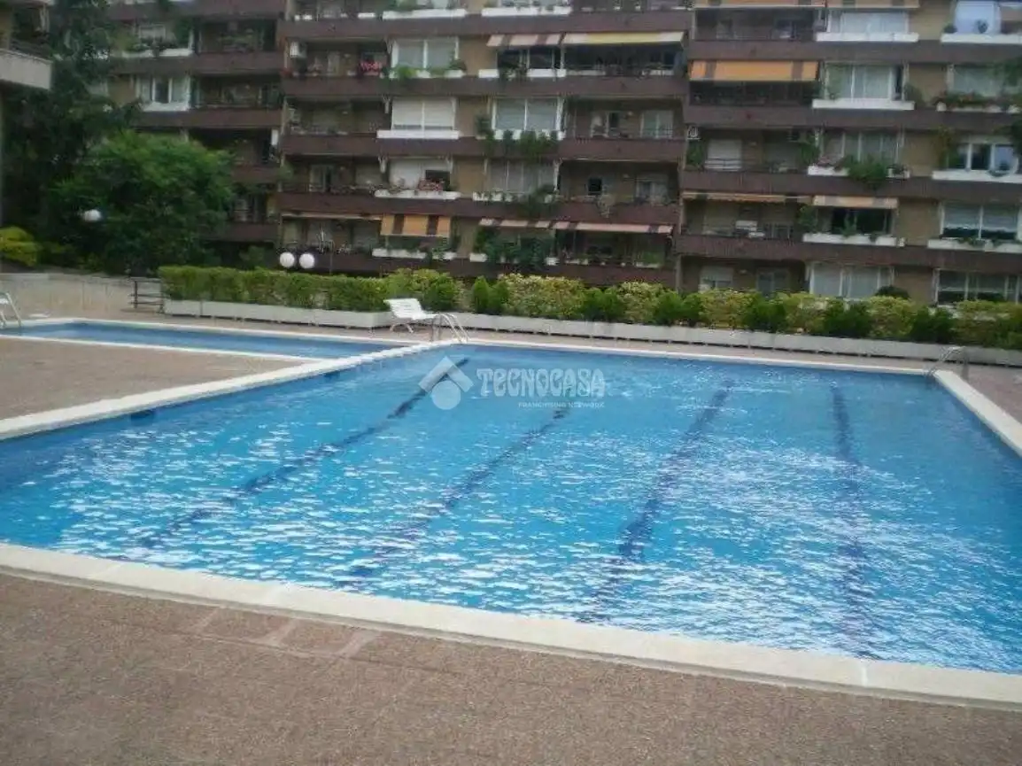 Piscina de Piso en venta en Barcelona con Piscina comunitaria