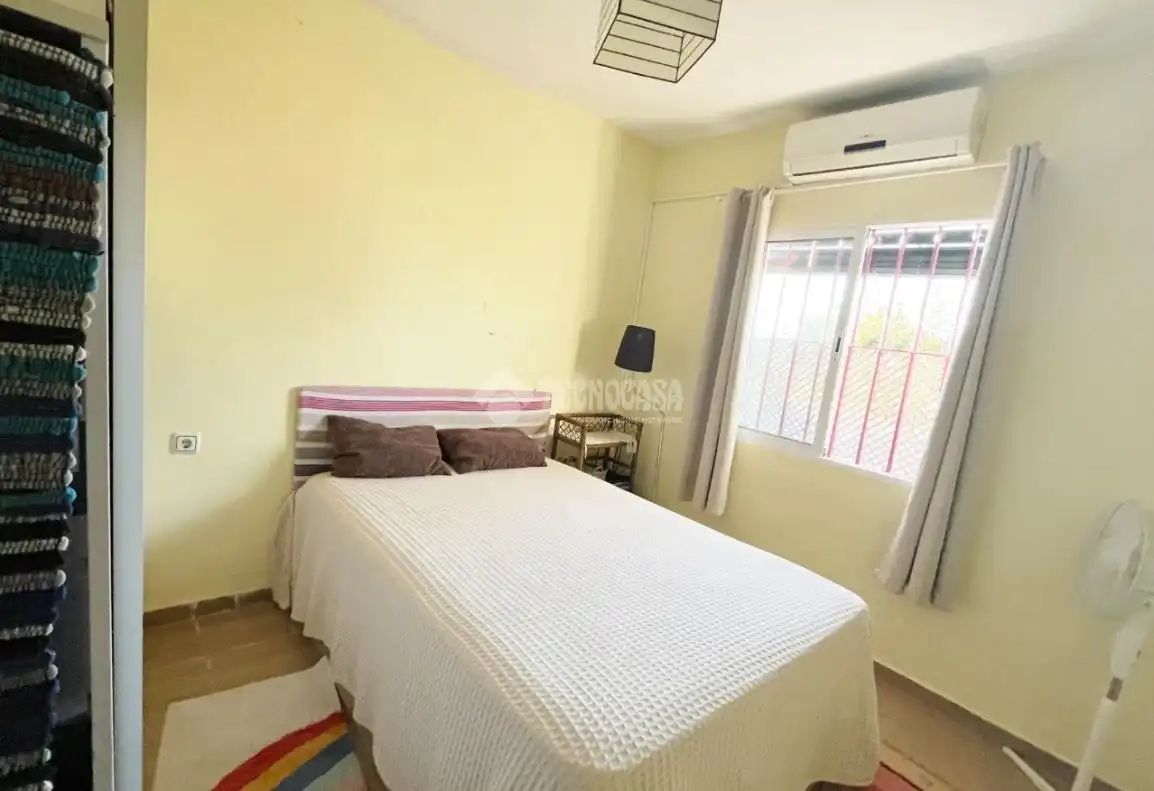 Habitación de Finca rústica en venta en Pilas con Aire acondicionado y Calefacción