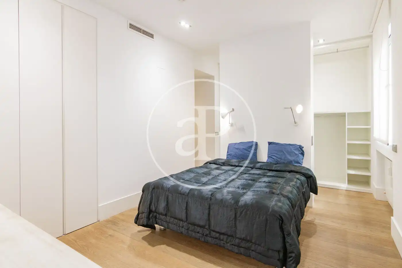 Habitación de Ático en venta en Madrid con Aire acondicionado, Calefacción y Jardín privado