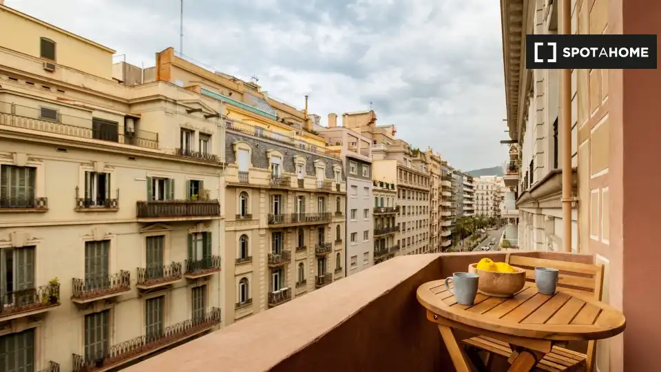 Room in Sant Gervasi- Galvany