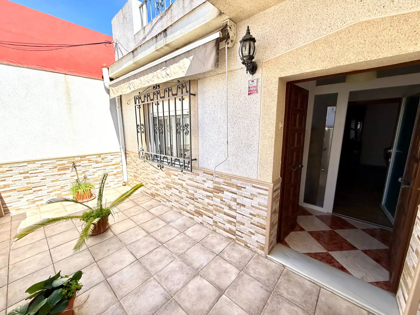 Vista exterior de Casa o xalet en venda en Mairena del Aljarafe