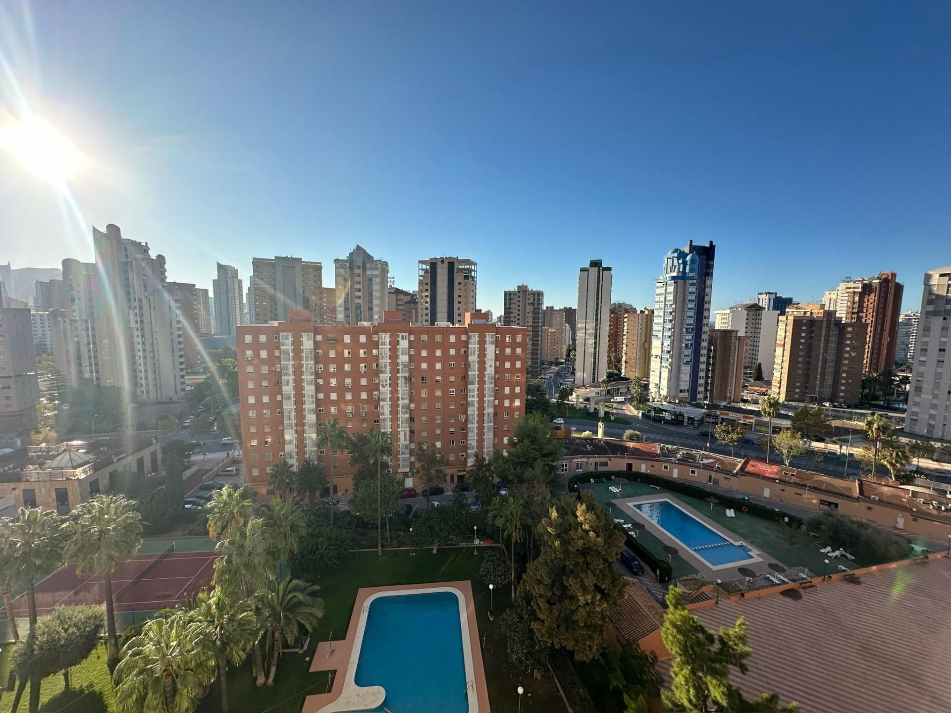 Vista exterior de Apartament en venda en Benidorm amb Aire condicionat, Calefacció i Jardí privat