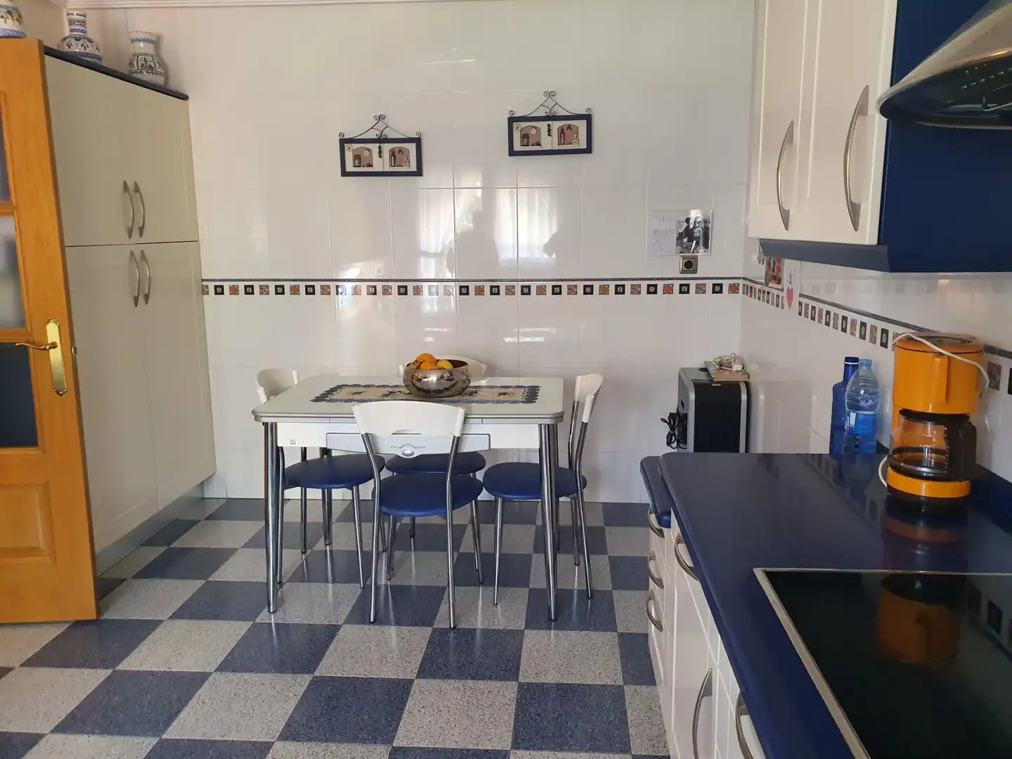 Cuina de Casa o xalet en venda en León Capital  amb Calefacció, Jardí privat i Forn