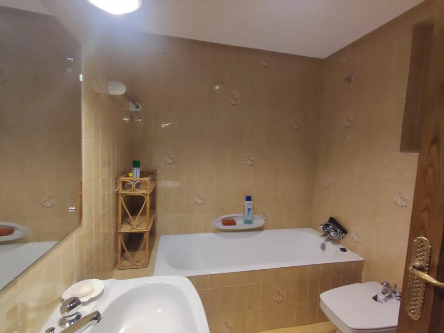 Badezimmer von Wohnungen zur Miete in Plasencia mit Klimaanlage, Heizung und Möbliert