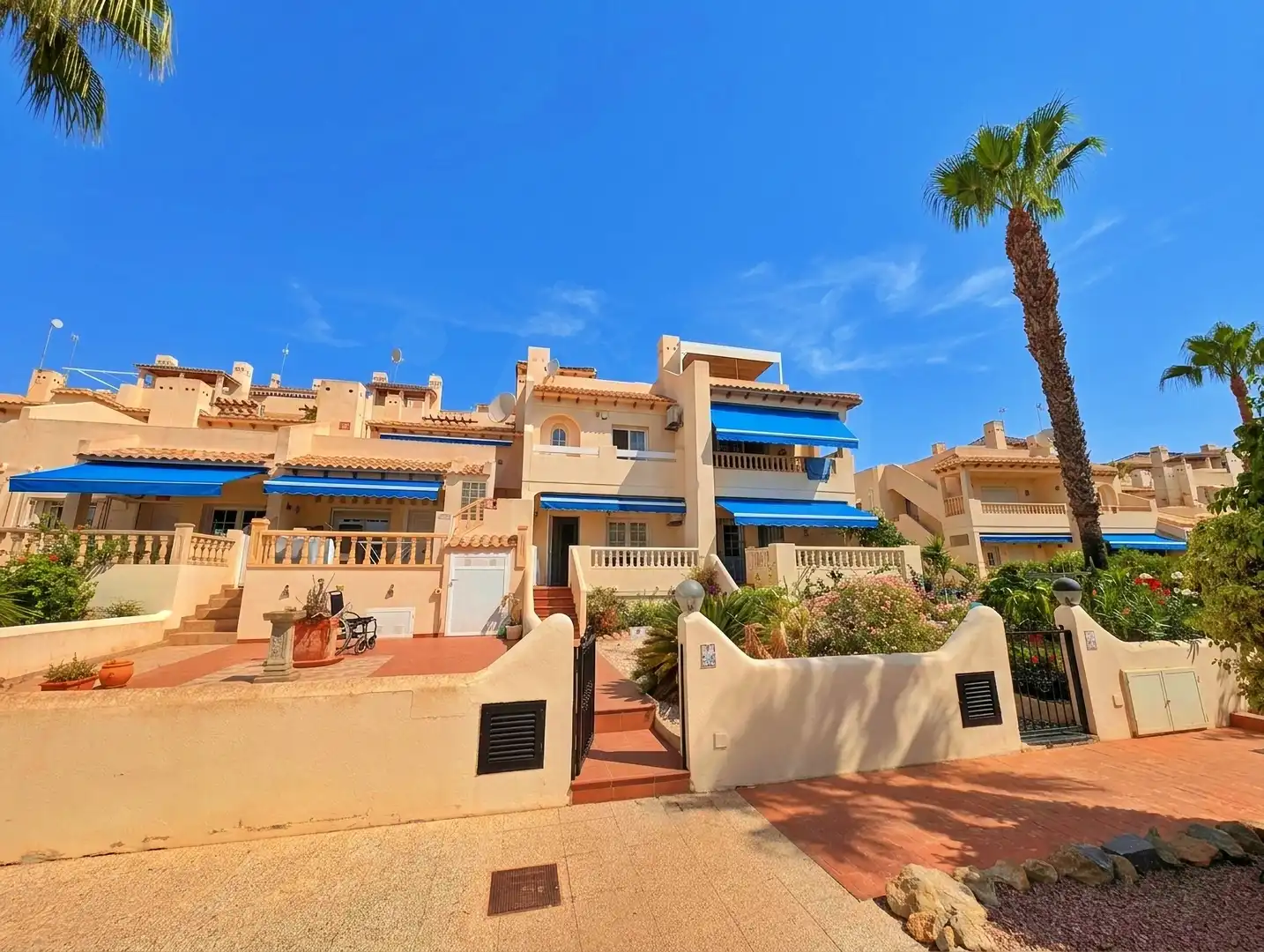 Vista exterior de Casa o chalet en venta en Orihuela con Aire acondicionado, Terraza y Piscina