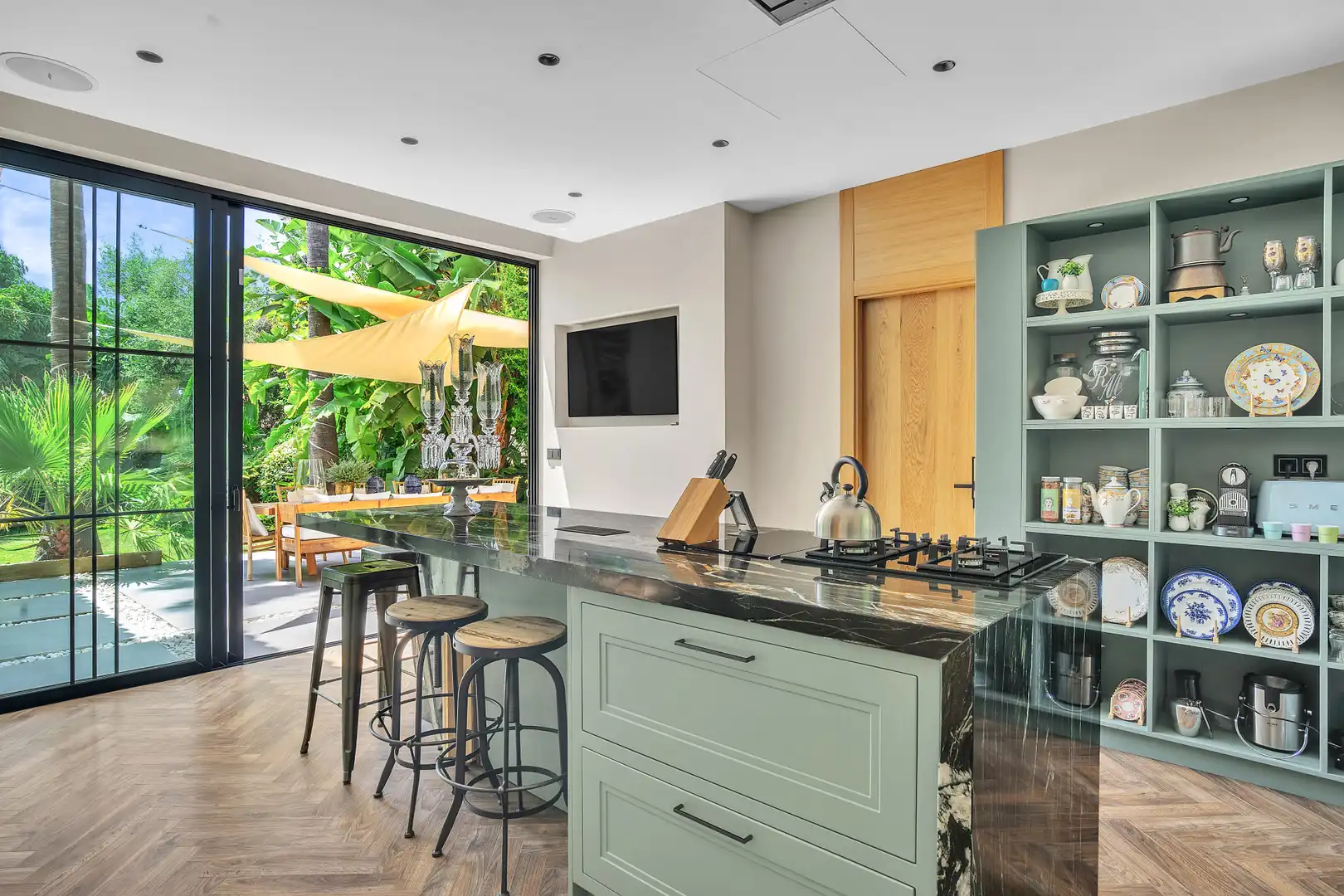 Cuina de Casa o xalet de lloguer en Marbella amb Aire condicionat, Jardí privat i Terrassa