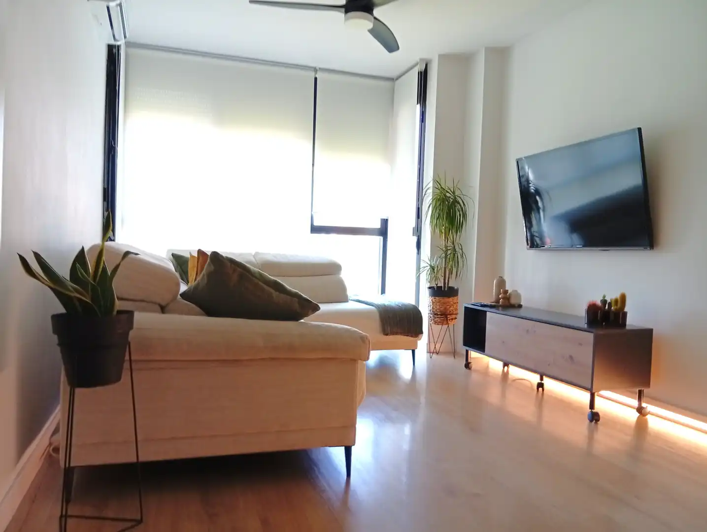 Living room of Flat for sale in Madrid  with Air Conditioner, Heating and Storage room