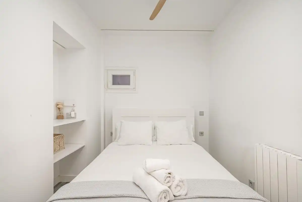 Dormitori de Planta baixa en venda en Madrid amb Aire condicionat, Calefacció i Moblat