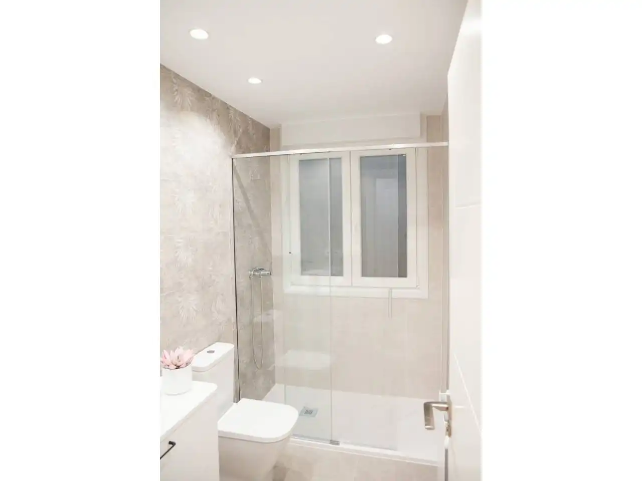 Bathroom of Flat for sale in Laredo  with Heating
