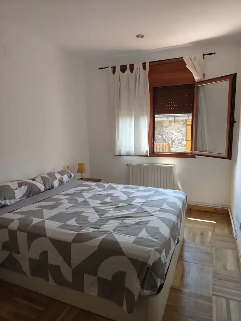 Dormitori de Pis de lloguer en Puigcerdà amb Jardí privat, Parquet i Traster
