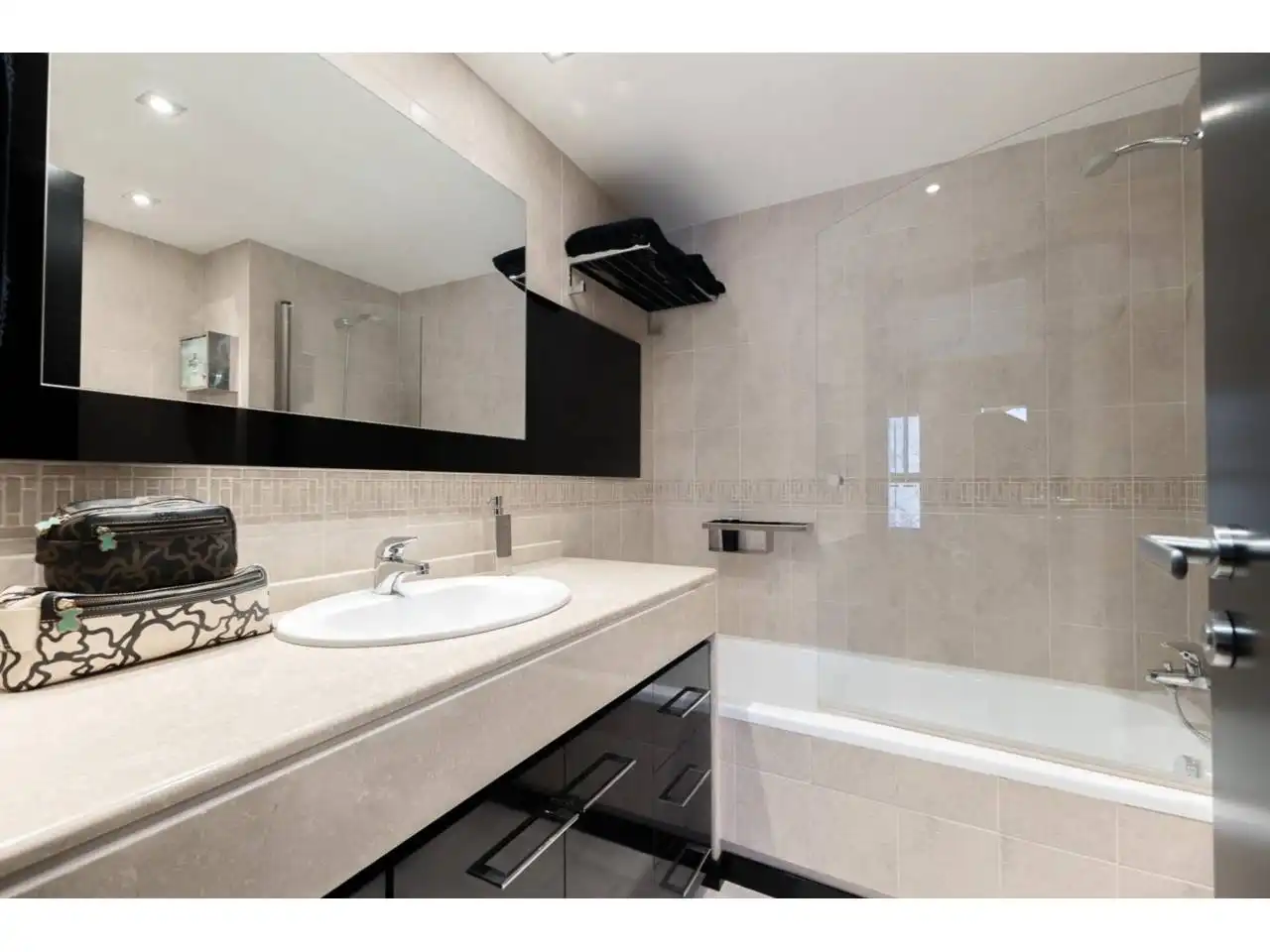 Badezimmer von Wohnung zum Verkauf in Valencia mit Klimaanlage, Heizung und Parkett