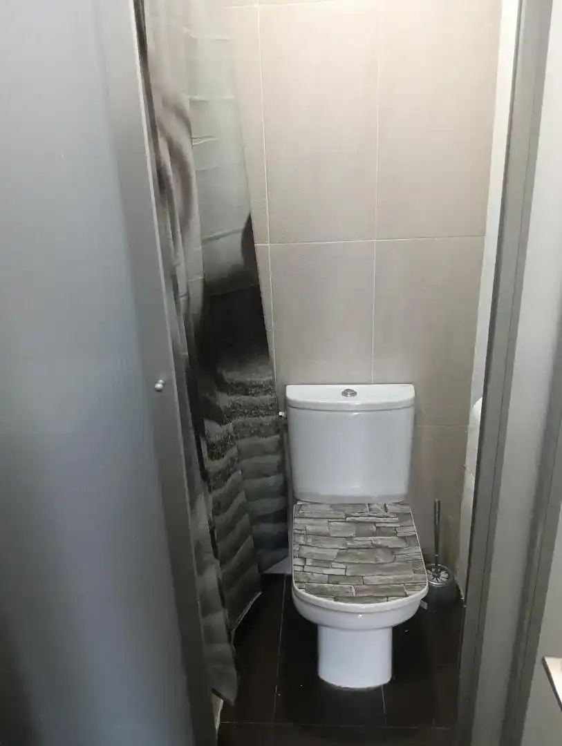 Bany de Loft per a compartir en Leganés amb Aire condicionat, Traster i Moblat