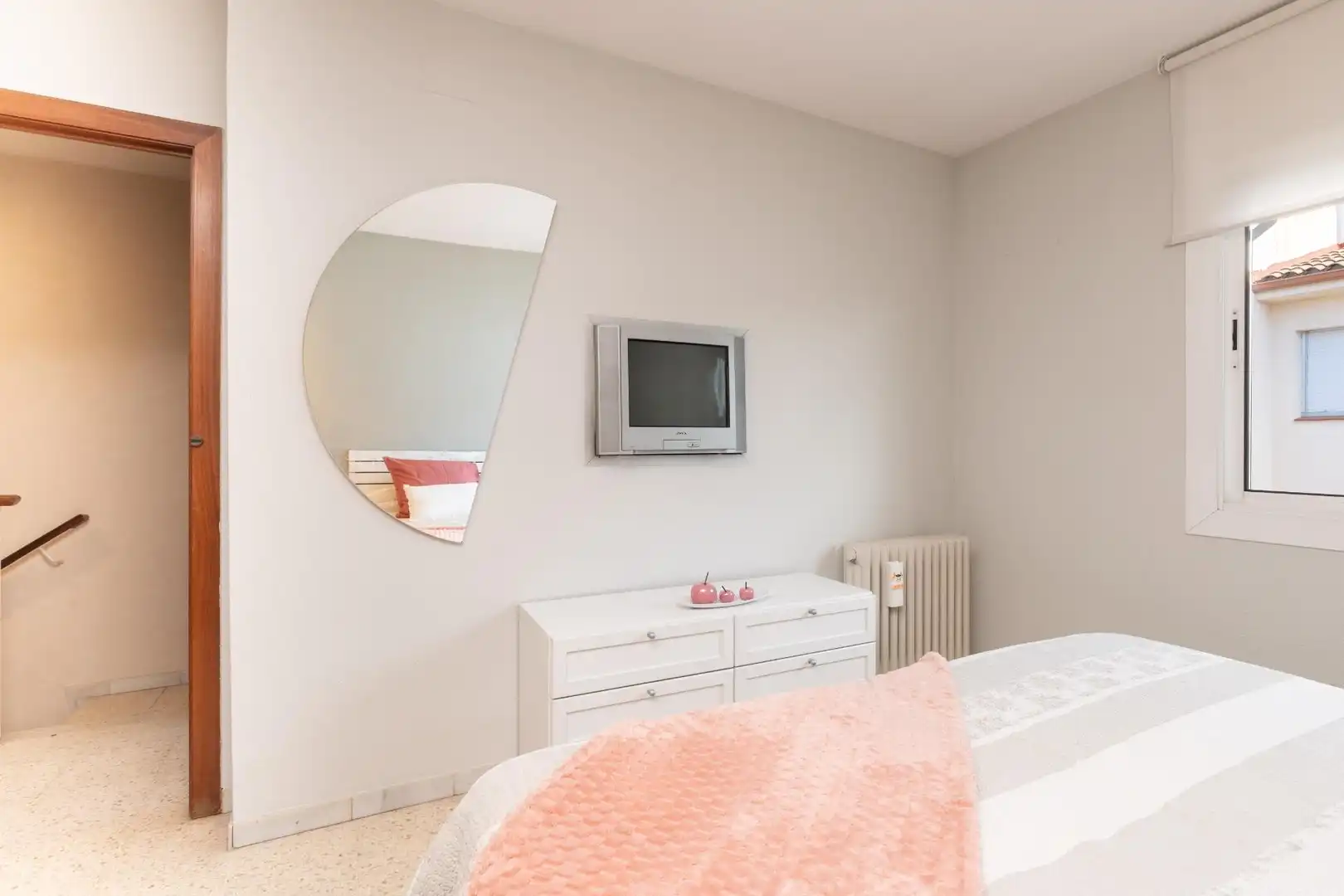 Schlafzimmer von Einfamilien-Reihenhaus zum Verkauf in Santa Perpètua de Mogoda mit Klimaanlage, Heizung und Abstellraum