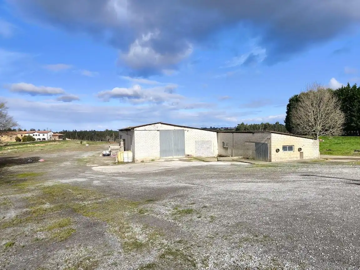 Vista exterior de Nave industrial en venta en Villaviciosa
