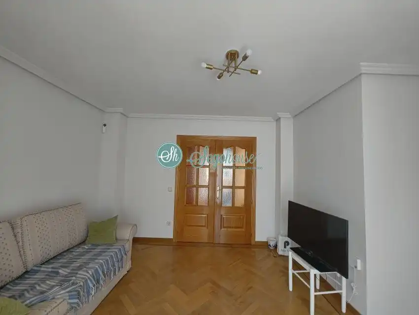 Sala de estar de Piso de alquiler en Segovia con Calefacción y Parquet