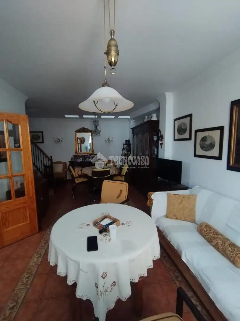Wohnzimmer von Einfamilien-Reihenhaus zum Verkauf in Málaga mit Klimaanlage, Terrasse und Balkon