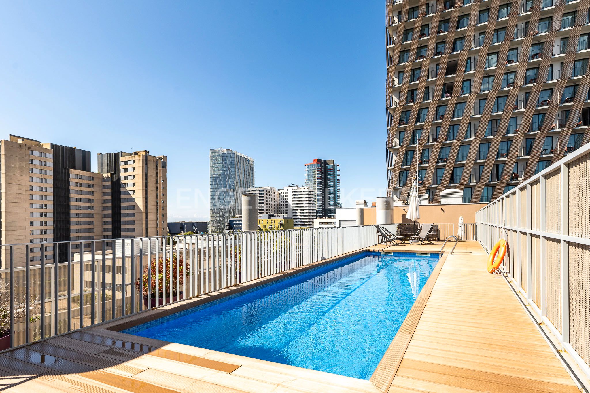 Piscina de Apartament en venda en Sant Adrià de Besòs amb Aire condicionat, Calefacció i Parquet