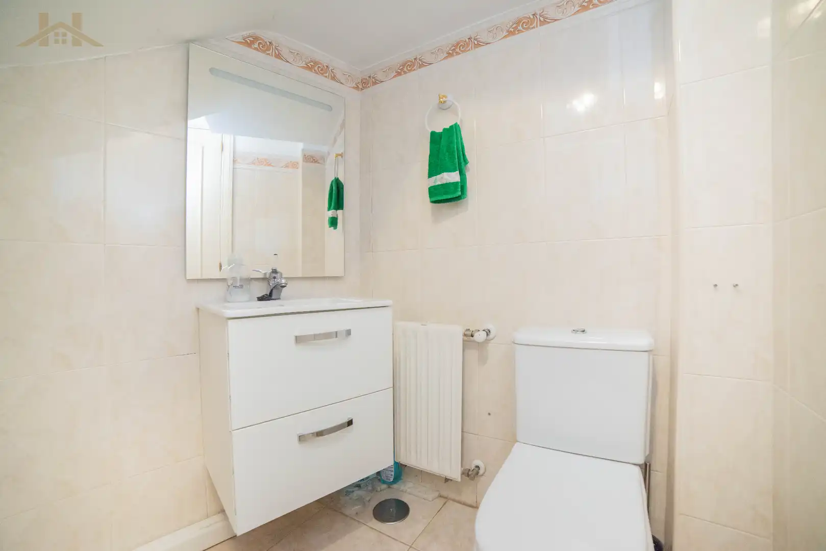 Bany de Dúplex en venda en Sevilla la Nueva amb Aire condicionat, Calefacció i Terrassa