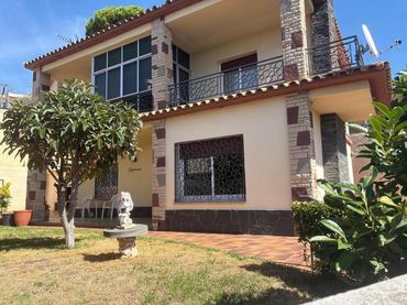 Detached house with balcony for sale in Premià de Dalt