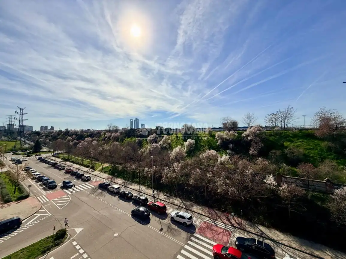 Vista exterior de Piso en venta en Madrid con Aire acondicionado, Calefacción y Piscina comunitaria