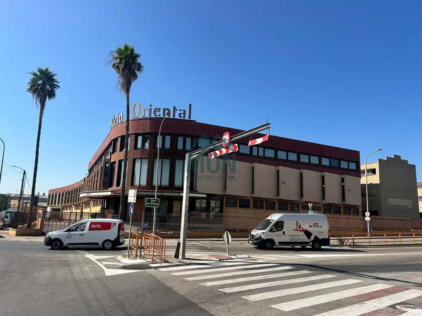 Industrial building with lift to rent in Fuente del Jarro, imagen 2