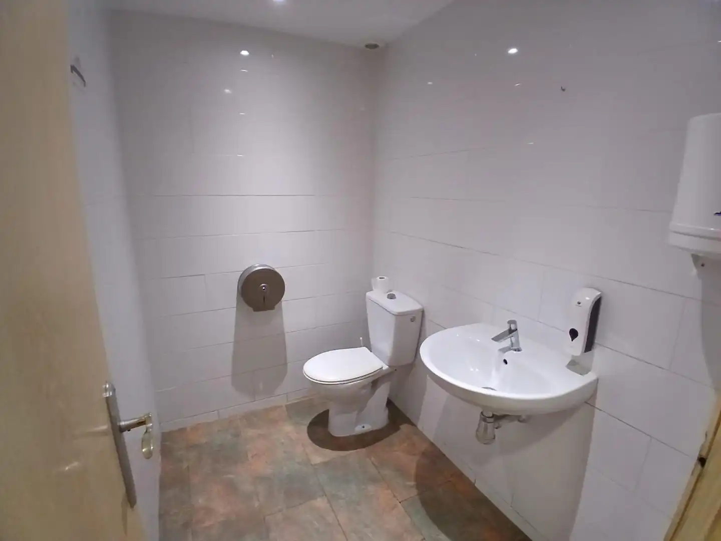 Baño de Local de alquiler en Alcázar de San Juan